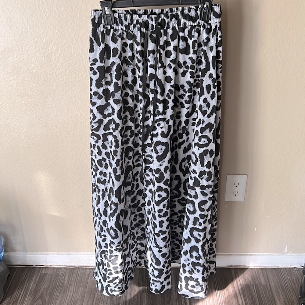 Long maxi leopard print skirt